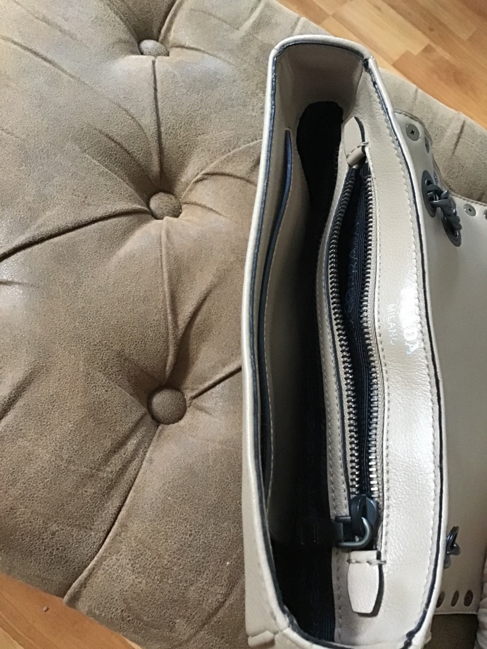 Prada bag - Picture 5 of 9